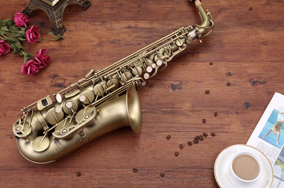 降e調中音薩克斯